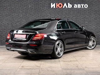 2016 Mercedes-Benz E-Класс 200 V (W213, S213, C238), чёрный, 3280000 рублей, вид 4