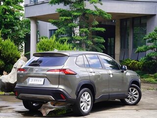 2023 Toyota Corolla Cross I, коричневый, 1970000 рублей, вид 4