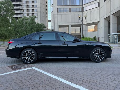 2022 BMW 7 серии 740d xDrive VII (G70), чёрный, 9999999 рублей, вид 5