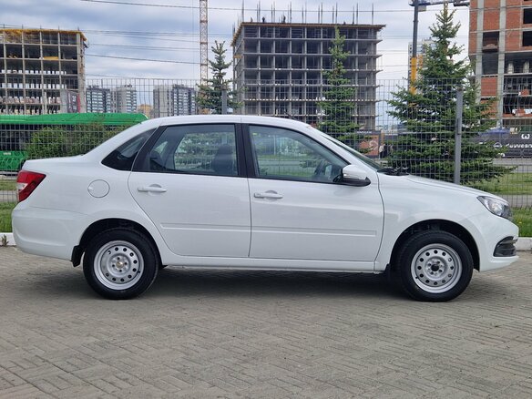 2026 Lada (ВАЗ) Granta I Рестайлинг, белый, 1101000 рублей - вид 3