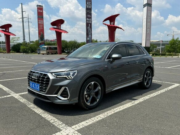2022 Audi Q3 35 TFSI II (F3), серый, 2100000 рублей - вид 2