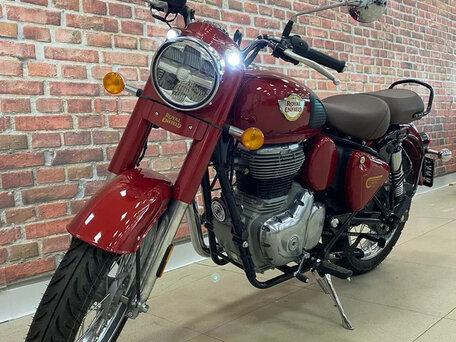 2026 Royal Enfield Classic 350, красный, 497000 рублей, вид 4