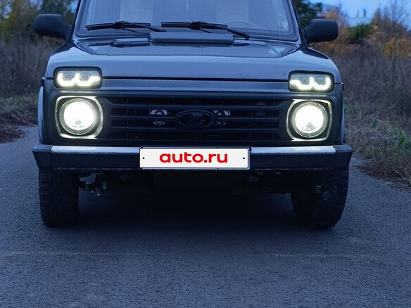 2017 Lada (ВАЗ) 2121 (4x4) Urban I Рестайлинг, серебристый, 600000 рублей - вид 1