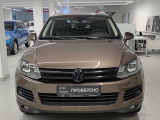 2013 Volkswagen Touareg II, коричневый, 1820000 рублей, вид 2