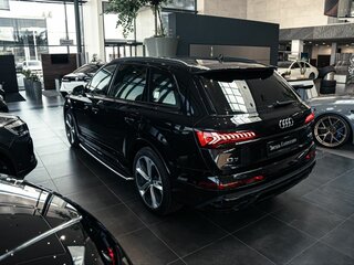 2022 Audi Q7 55 TFSI II (4M) Рестайлинг, чёрный, 9140000 рублей, вид 5