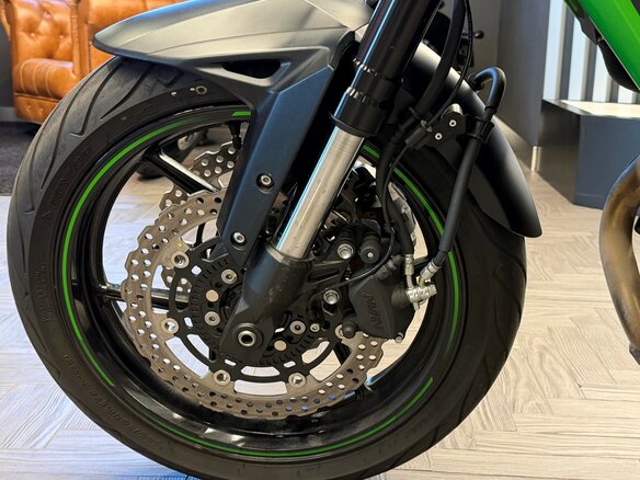 2024 Kawasaki Versys 650, зелёный, 900000 рублей - вид 17