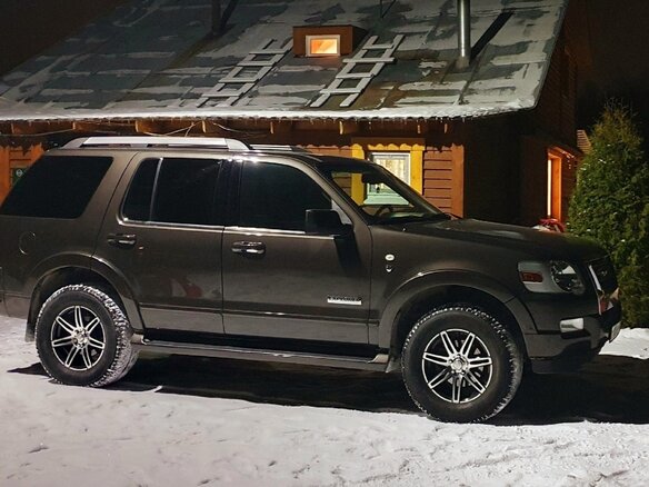 2007 Ford Explorer IV, серый, 1850000 рублей - вид 9