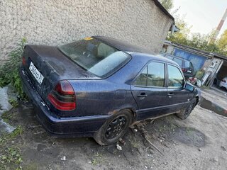 1997 Mercedes-Benz C-Класс 180 I (W202) Рестайлинг, синий, 70000 рублей, вид 4