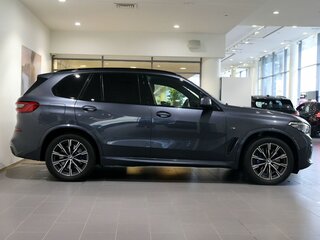 2020 BMW X5 40i IV (G05/G18), серый, 6500000 рублей, вид 4
