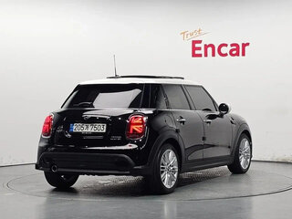 2022 Mini Hatch Cooper III (F55/F56) Рестайлинг 2, чёрный, 2000000 рублей, вид 3