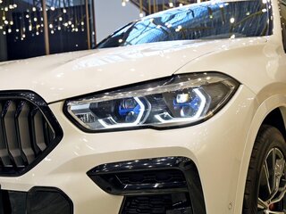2022 BMW X6 40i III (G06), белый, 7964000 рублей, вид 3