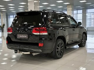 2017 Toyota Land Cruiser 200 Series Рестайлинг 2, чёрный, 5999999 рублей, вид 4