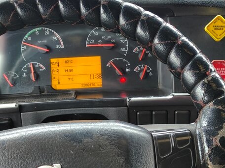 2005 Volvo VNL, белый, 2300000 рублей, вид 2