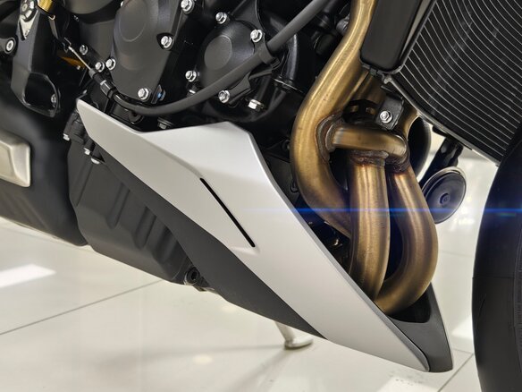 2026 Triumph Street Triple, серый, 1580000 рублей - вид 18