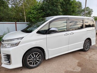 2015 Toyota Voxy III (R80), белый, 1600000 рублей, вид 2