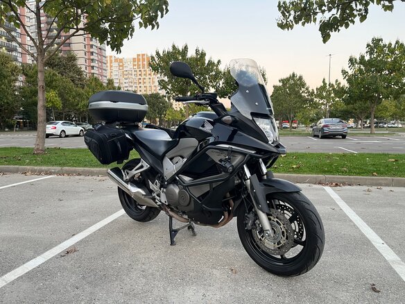 2011 Honda VFR 800X (Crossrunner), чёрный, 560000 рублей
