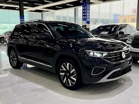 2023 Volkswagen Tayron I Рестайлинг, серый, 2660000 рублей, вид 2