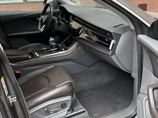 2019 Audi Q8 55 TFSI I (4M), серый, 4400000 рублей, вид 5