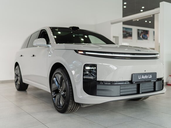 2025 Li Auto (Lixiang) L6 I, серебристый - вид 2