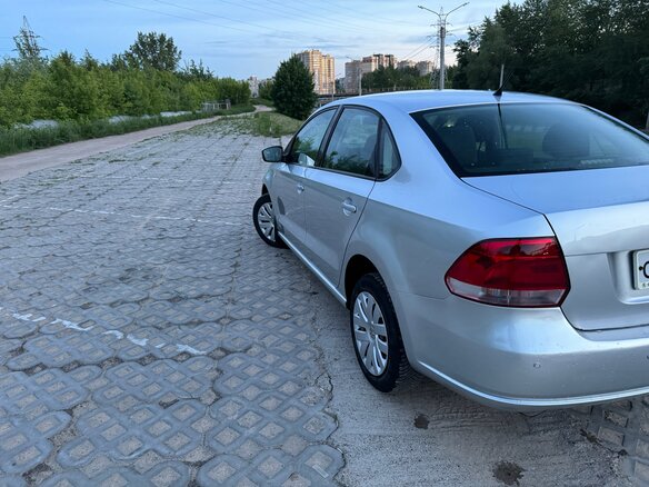 2011 Volkswagen Polo V, серебристый, 525000 рублей - вид 5
