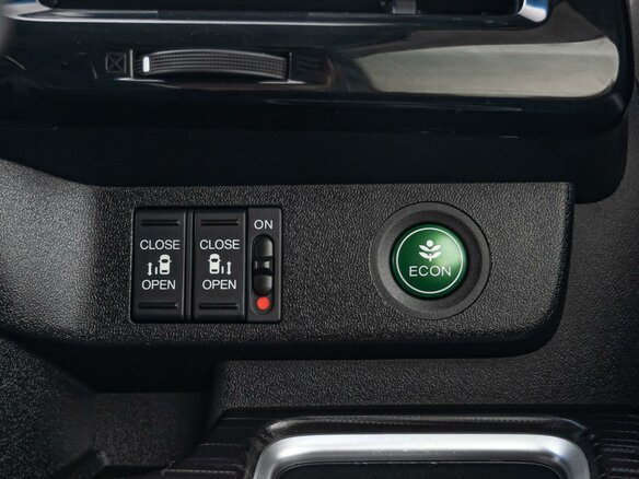 2017 Honda Stepwgn V, белый - вид 20