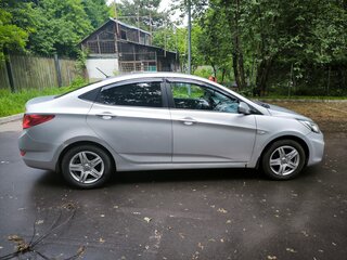 2013 Hyundai Solaris I, серый, 580000 рублей, вид 4