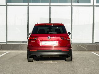 2019 Volkswagen Tiguan II, красный, 1950000 рублей, вид 4