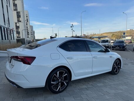 2022 Skoda Octavia IV (A8), белый, 2140000 рублей, вид 5