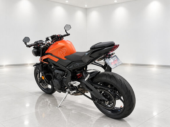 2024 Triumph Street Triple, оранжевый, 1229609 рублей - вид 7