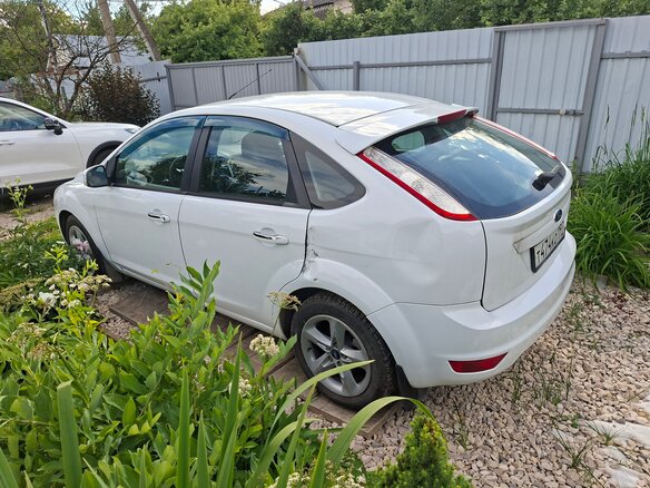 2010 Ford Focus II Рестайлинг, белый, 485000 рублей - вид 2