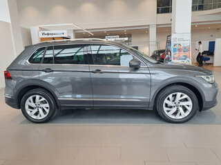 2020 Volkswagen Tiguan II, серый, 2299000 рублей, вид 4