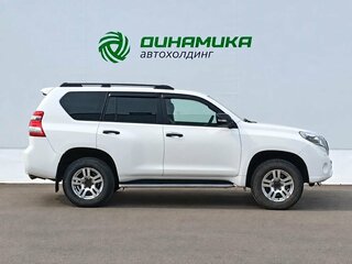 2017 Toyota Land Cruiser Prado 150 Series Рестайлинг 1, белый, 2440000 рублей, вид 4