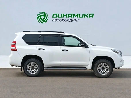 2017 Toyota Land Cruiser Prado 150 Series Рестайлинг 1, белый, 2350000 рублей, вид 4
