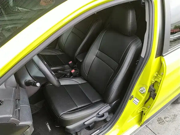 2022 Toyota Yaris IV, жёлтый, 1050099 рублей - вид 10