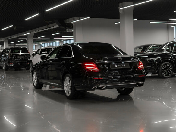 2017 Mercedes-Benz E-Класс 200 V (W213, S213, C238), чёрный, 3300000 рублей - вид 3