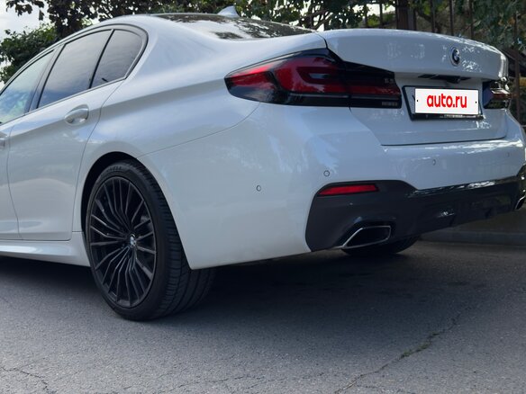 2020 BMW 5 серии 520d xDrive VII (G30/G31/G38) Рестайлинг, белый, 3699000 рублей - вид 2
