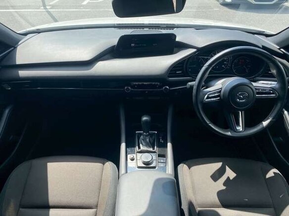 2023 Mazda 3 IV (BP), белый, 1315000 рублей - вид 9