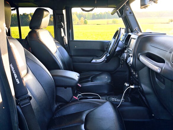 2014 Jeep Wrangler III (JK), чёрный, 4150000 рублей - вид 9