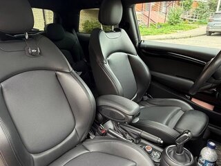 2020 Mini Hatch Cooper III (F55/F56) Рестайлинг, красный, 2200000 рублей, вид 3