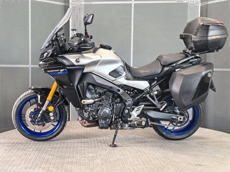 2022 Yamaha MT-09 Tracer (FJ-09), серебристый, 1399000 рублей, вид 5