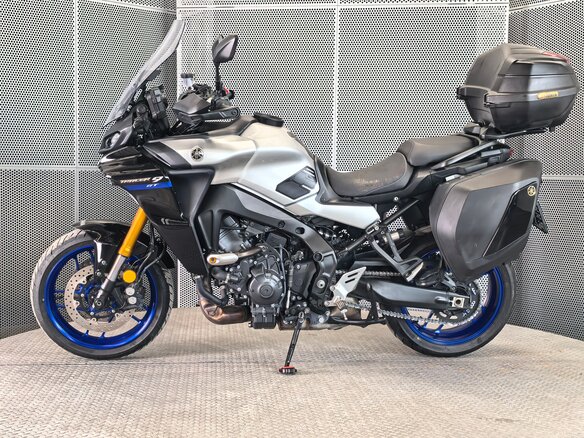 2022 Yamaha MT-09 Tracer (FJ-09), серебристый, 1399000 рублей - вид 4
