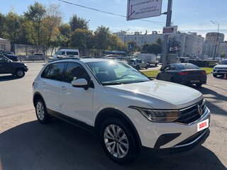 2020 Volkswagen Tiguan II Рестайлинг, белый, 2145000 рублей, вид 1