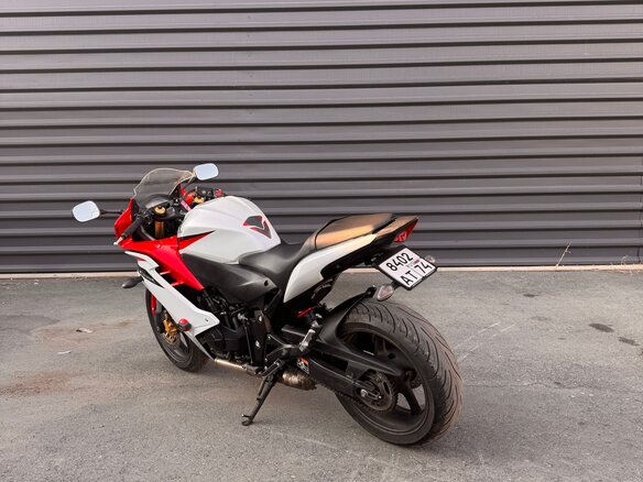 2011 Honda CBR 600F, белый, 670000 рублей - вид 3