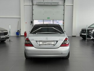 2007 Mercedes-Benz S-Класс 500 V (W221), серебристый, 1100000 рублей, вид 4