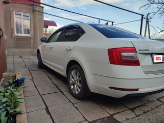 2017 Skoda Octavia III (A7) Рестайлинг, белый, 1400000 рублей, вид 3