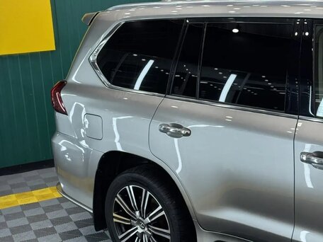 2018 Lexus LX 570 III Рестайлинг 2, серый, 6430000 рублей, вид 5