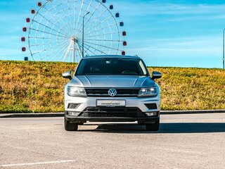 2018 Volkswagen Tiguan II, серебристый, 2380000 рублей, вид 3