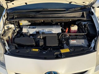 2010 Toyota Prius III (XW30), белый, 920000 рублей, вид 2