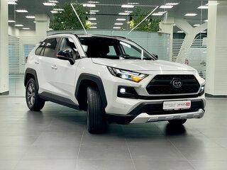 2024 Toyota RAV4 V (XA50), белый, 3850000 рублей, вид 3