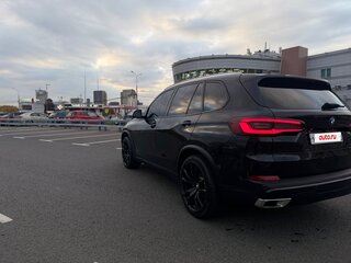 2020 BMW X5 25d IV (G05/G18), чёрный, 5000000 рублей, вид 3